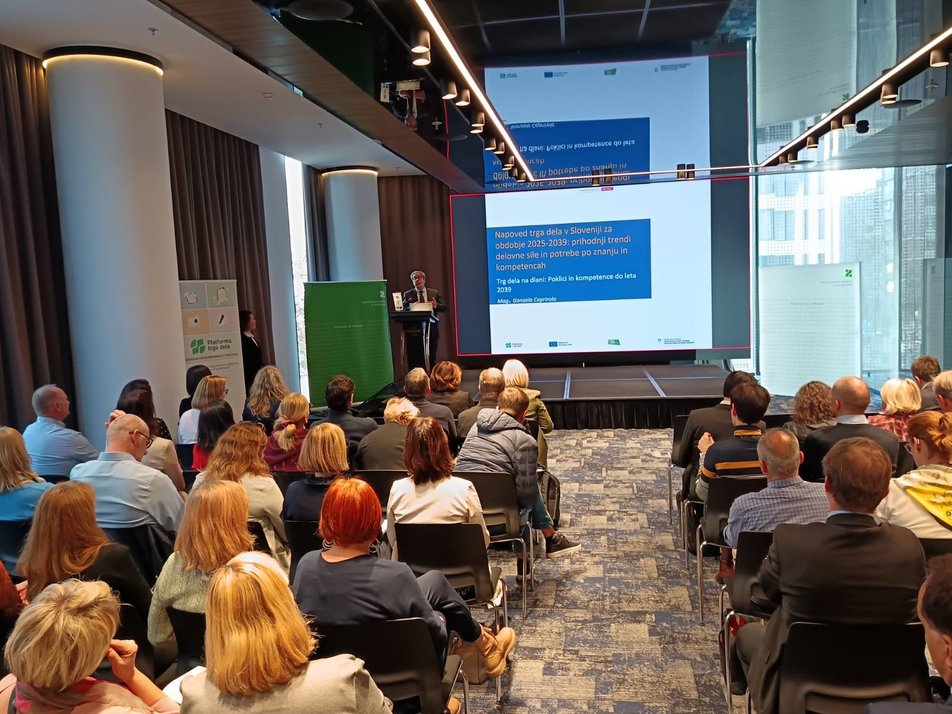 Gonzalo Caprirolo, Ministrstvo za delo, družino, socialne zadeve in enake možnosti, na konferenci Poklici in kompetence do leta 2039, Ljubljana, 10. novembra 2025.