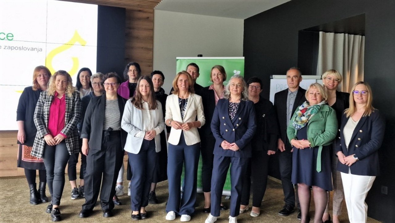 Okrogla miza Učne delavnice Udeleženci okrogle mize ob zaključku projekta Učne delavnice 2023 v organizaciji Zavoda RS za zaposlovanje, Kranj, 10. 5. 2023
