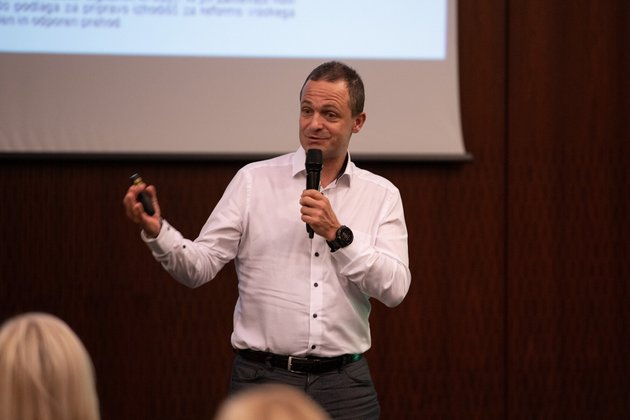 Govorec na dogodku o uporabi ESCO-kompetenc, Ljubljana, 16. oktobra 2025, Fantastični prostori