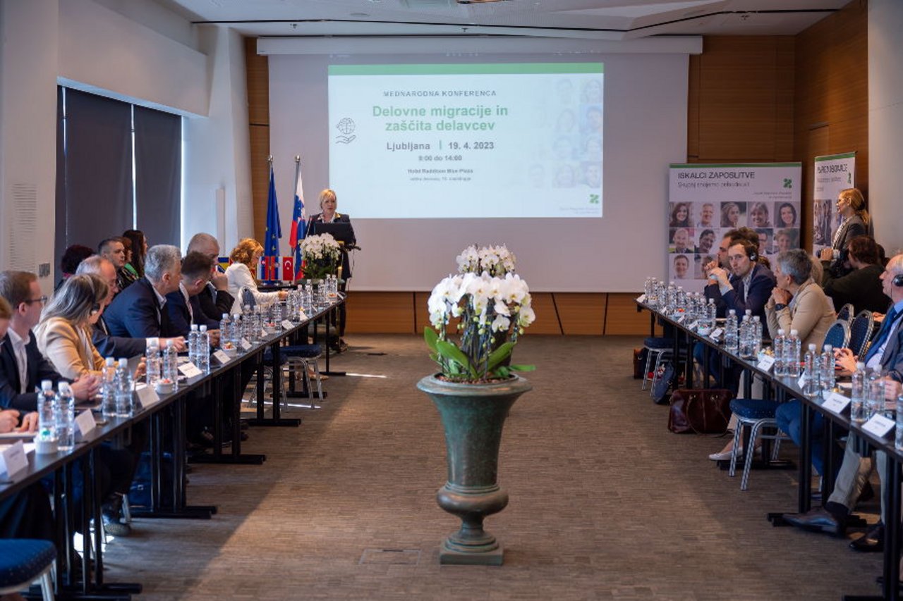 Konferenca Delovne migracije Udeleženci mednarodne konference o delovnih migracijah in zaščiti delavcev, Ljubljana, 19. aprila 2023.