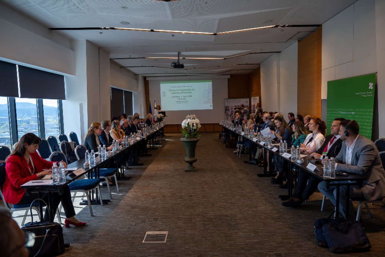 Konferenca Delovne migracije Udeleženci mednarodne konference o delovnih migracijah in zaščiti delavcev, Ljubljana, 19. aprila 2023.