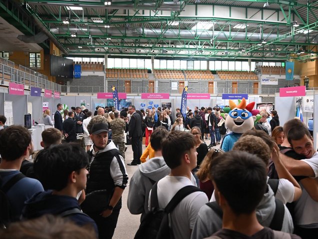 Množičen obisk v dvorani Arena Bonifika, daleč največji doslej, na tretjem dvodnevnem dogodku Plac priložnosti, ki je 15. in 16. oktobra potekal v Kopru.